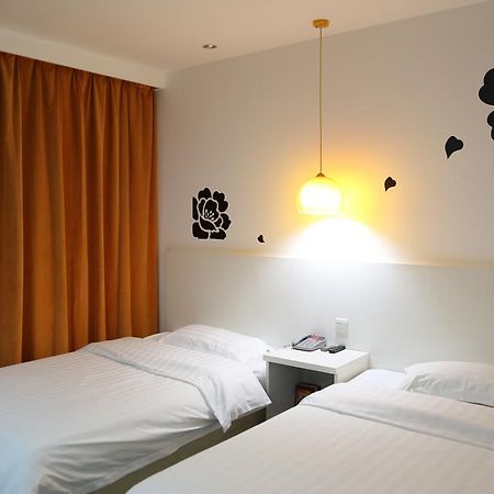 V8 Hotel Xilang Subway Branch 広州 エクステリア 写真