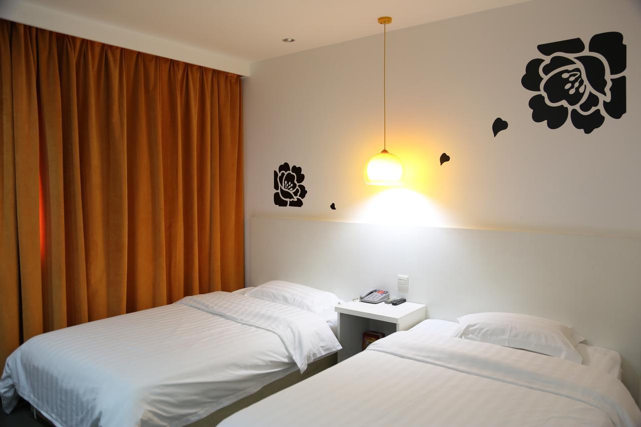 V8 Hotel Xilang Subway Branch 広州 エクステリア 写真
