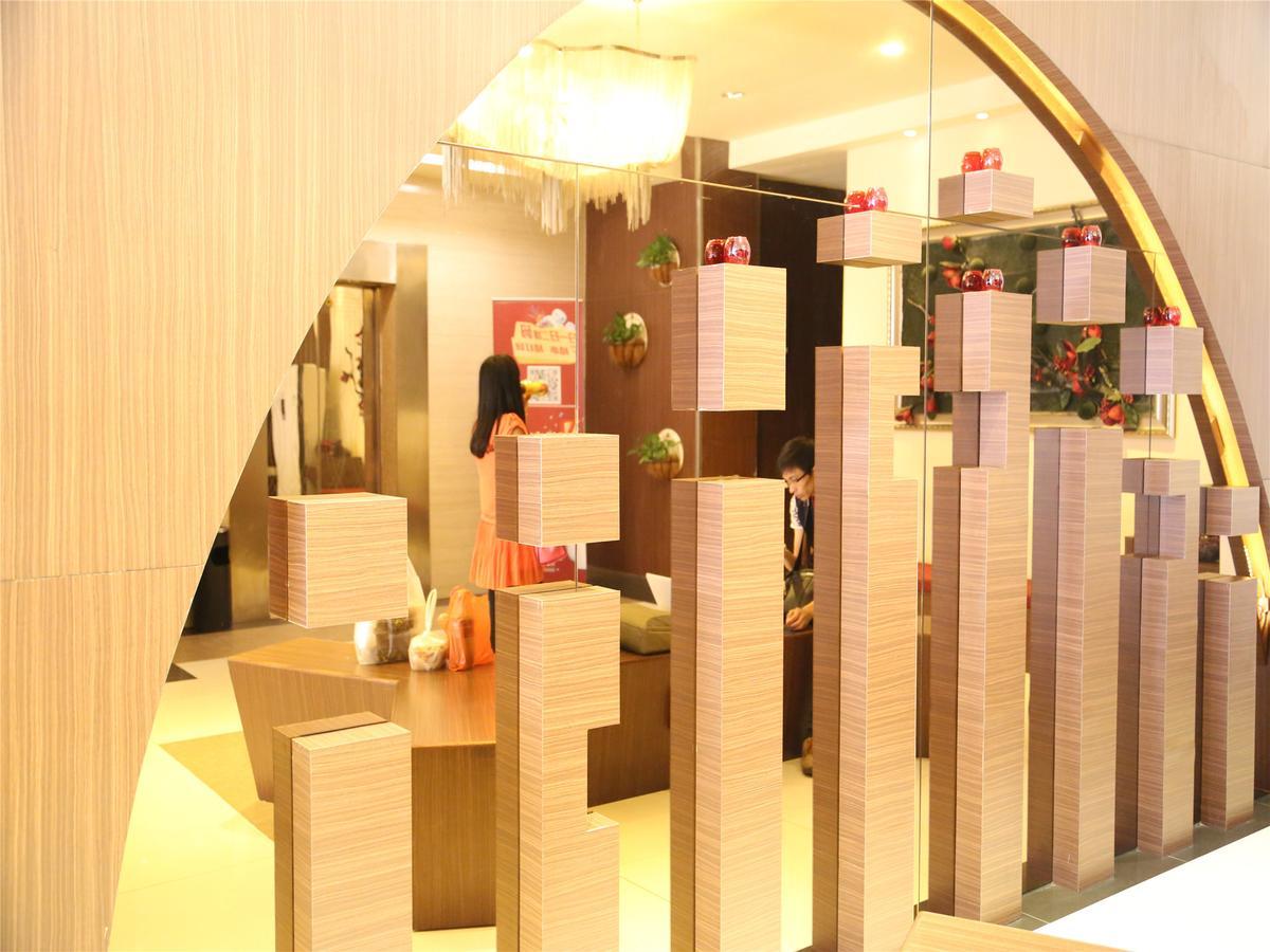 V8 Hotel Xilang Subway Branch 広州 エクステリア 写真